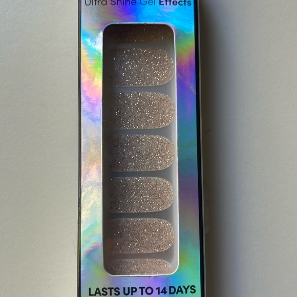 Dashing Diva Gloss Gel Nail Strip Kit in Champagne Pop - Picture 2 of 8